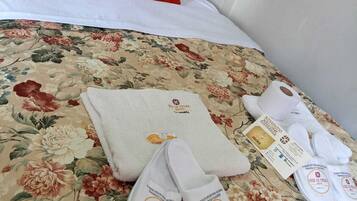 Double Room | Desk, iron/ironing board, free WiFi