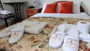 Double Room | Desk, iron/ironing board, free WiFi