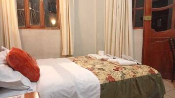 Double Room | Desk, iron/ironing board, free WiFi