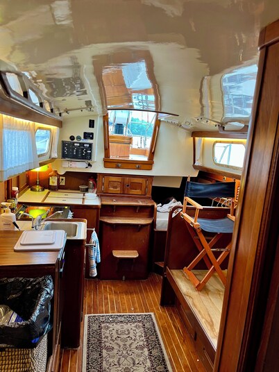 40' Bristol sailboat with spectacular views