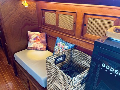 40' Bristol sailboat with spectacular views