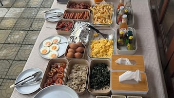 Daily cooked-to-order breakfast for a fee