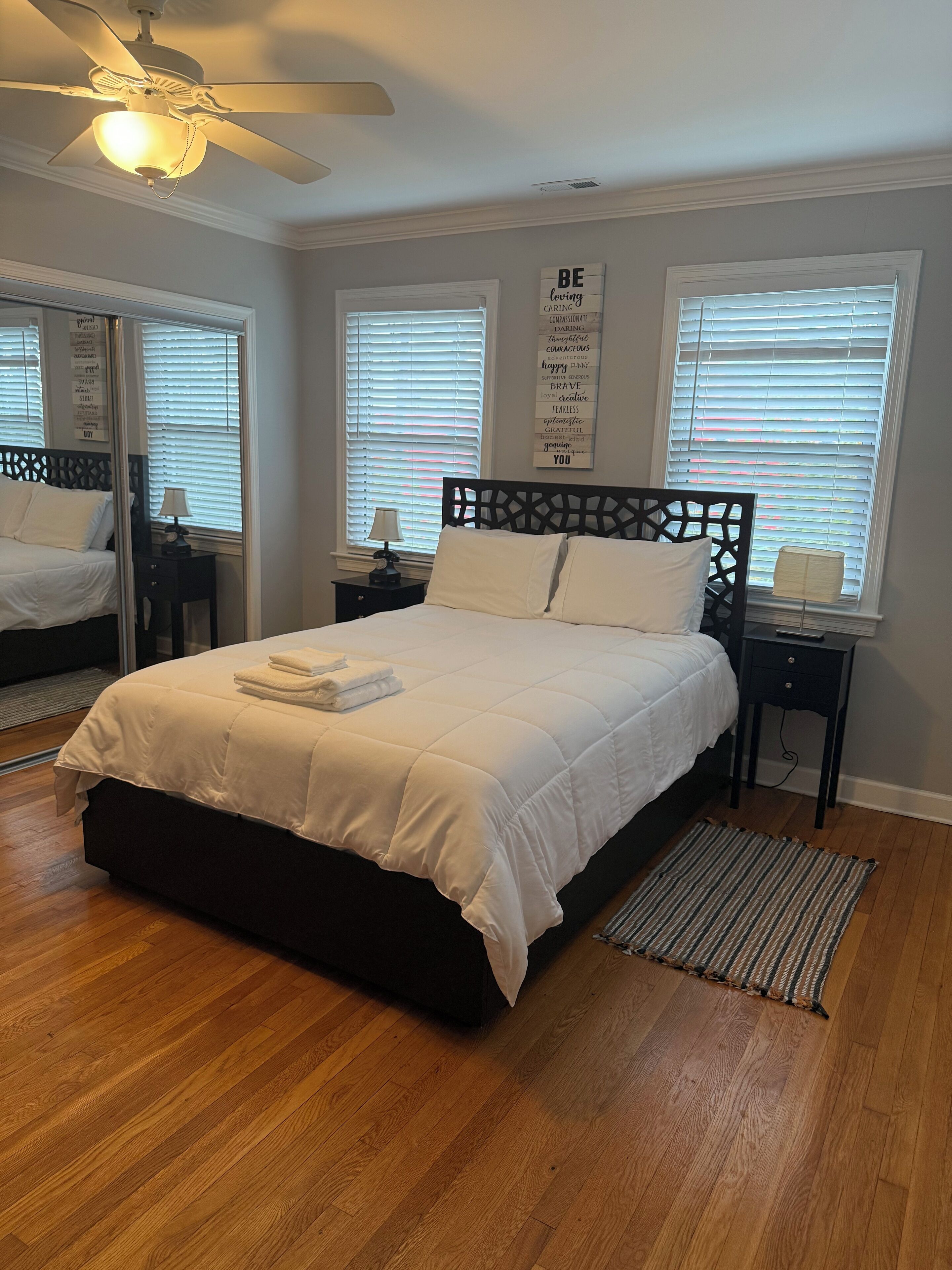 2 chambres, fer et planche à repasser, Wi-Fi, draps fournis