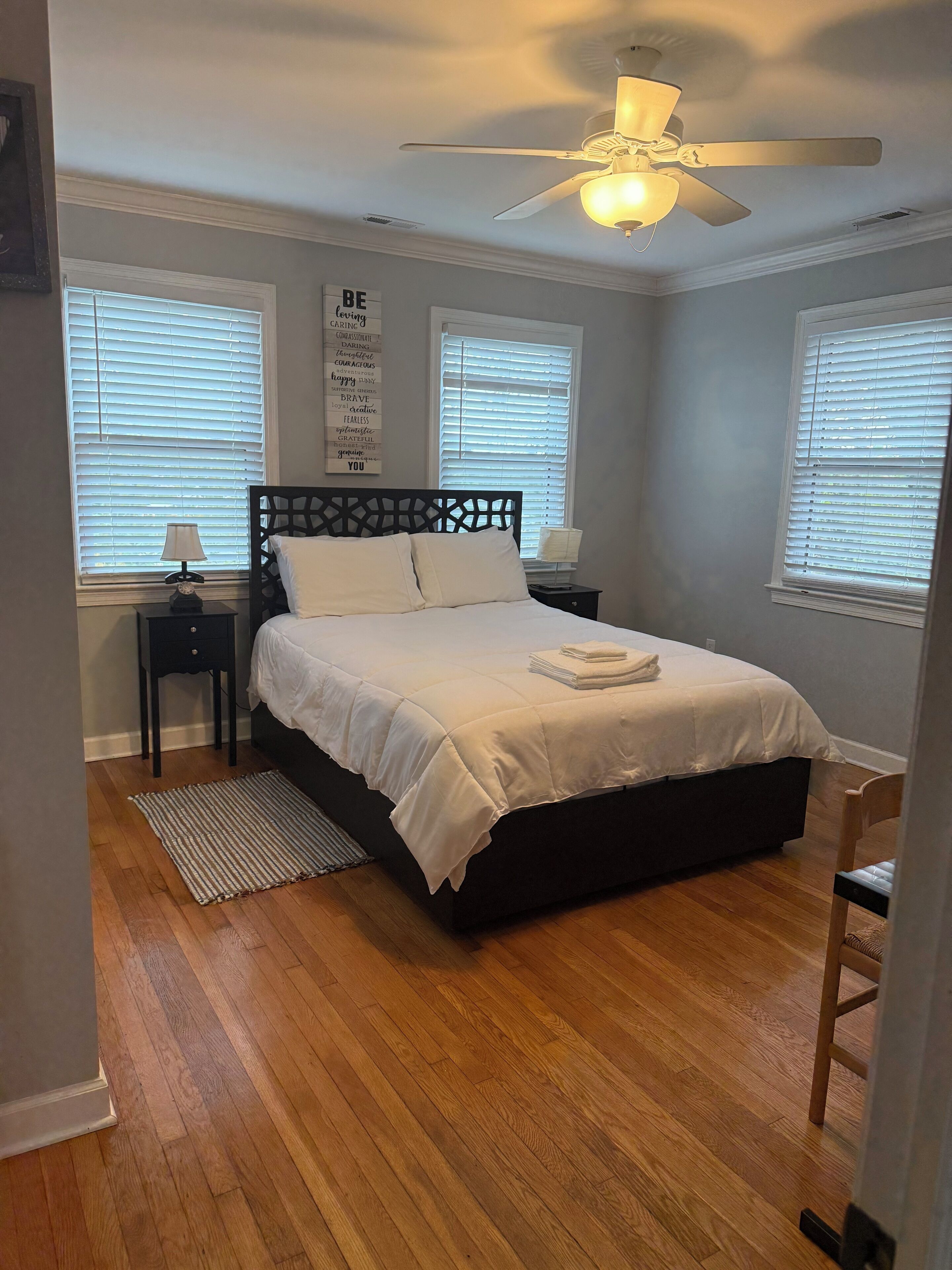 2 室のベッドルーム、アイロン / アイロン台、WiFi、ベッドシーツ