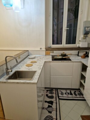 Fridge, microwave, stovetop, dishwasher
