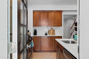 Mikrowelle, Ofen, Herdplatte, Geschirrspüler