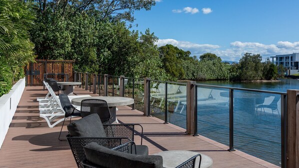 تناول الطعام بالخارج