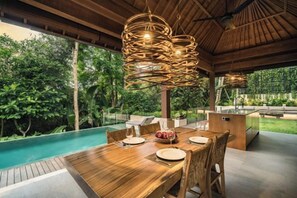 Outdoor dining - Villa Delang by BaliSuperHost (Bali)