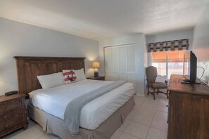 2 bedrooms, iron/ironing board, free WiFi, bed sheets - Spacious 2-bedroom 2-bath condo-unit 1-with exquisite views of New Smyrna Beach (New Smyrna Beach)