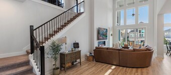 Catch, Paddle, Splash—Luxury 4BR on Lake Conroe