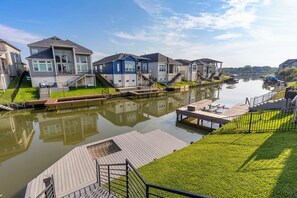 Exterior - Catch, Paddle, Splash—Luxury 4BR on Lake Conroe (Willis)