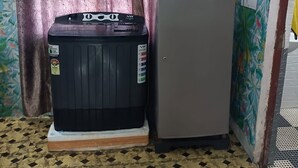 A room with a washing machine and a refrigerator. - Shri Premanand Ji Niwas Sthan (Vrindavan)