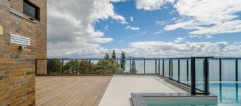 Estúdio em prédio com piscina SCA0108