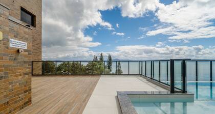 Estúdio em prédio com piscina SCA0108