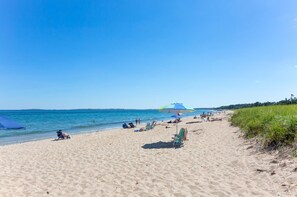 Plage, chaises longues