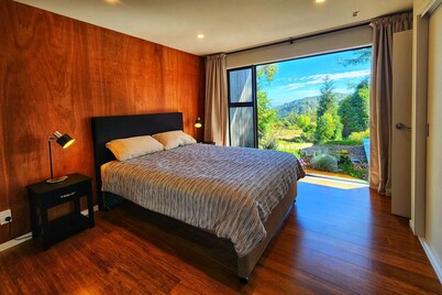 Eco friendly, self sufficient house powered by the sun.