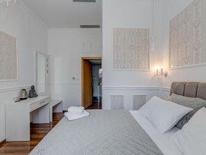 1 quarto, acesso à internet, roupa de cama