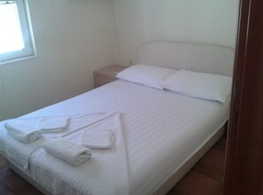 2 soverom, strykejern/-brett, internettilgang og sengetøy