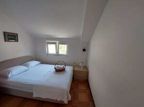2 habitaciones, tabla de planchar con plancha y acceso a internet