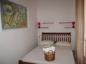 1 bedroom, iron/ironing board, internet, bed sheets