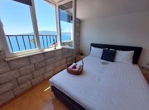 3 habitaciones, tabla de planchar con plancha y acceso a internet