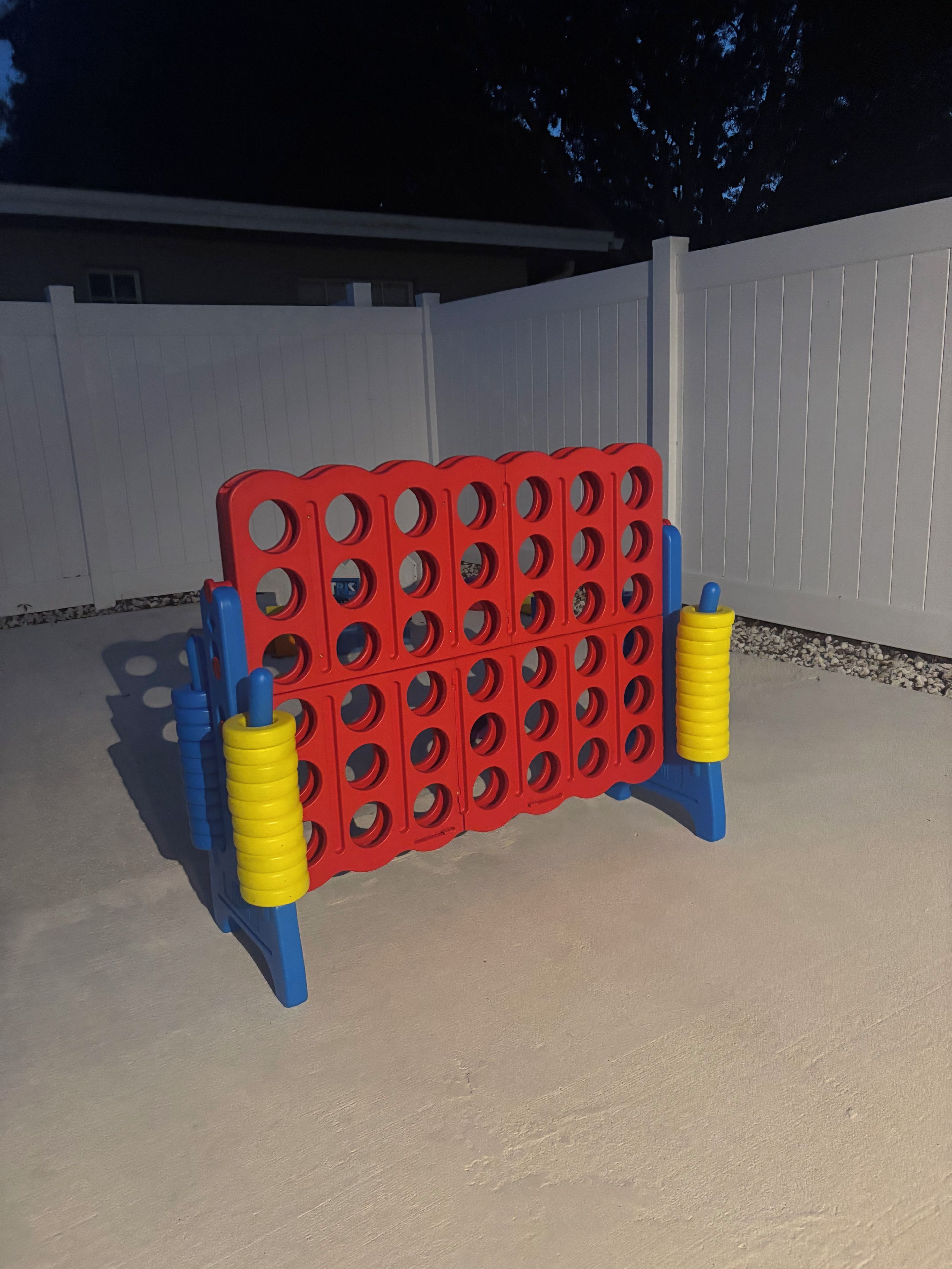 Giant Connect 4 game for the whole family to enjoy.