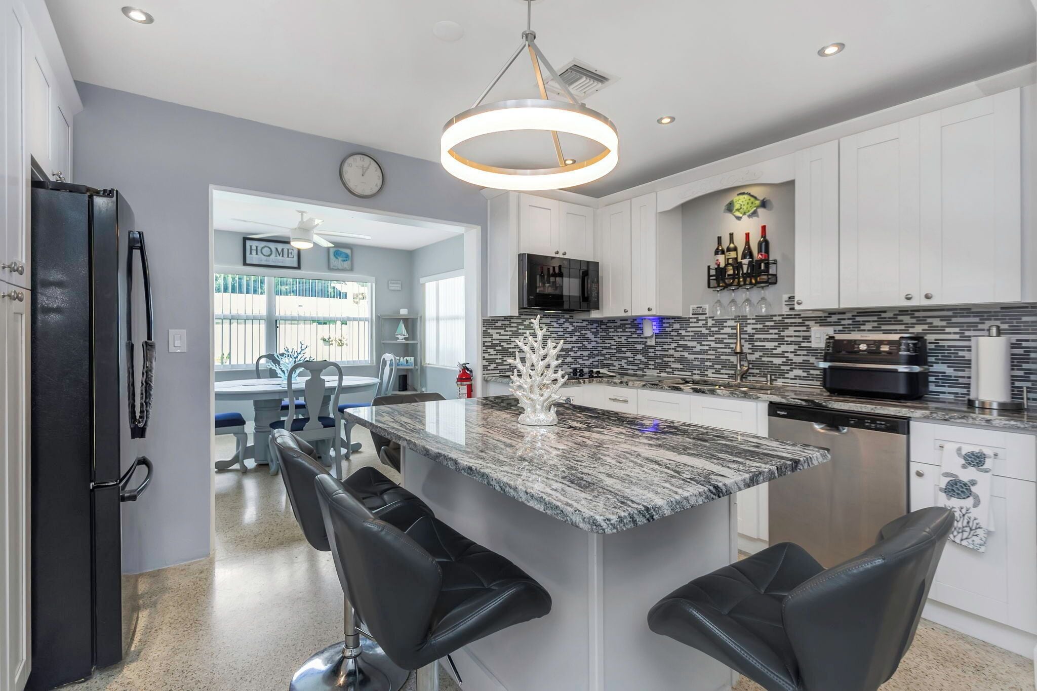 冷蔵庫、電子レンジ、コンロ、食器洗い機