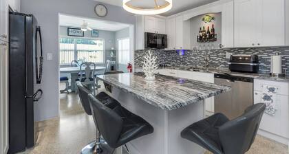 Relax Home with Pool and near Beaches in Largo, FL