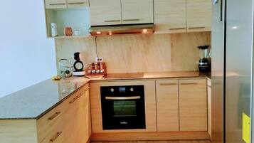 Oven, stovetop, dishwasher