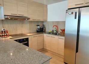 Oven, stovetop, dishwasher