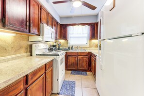 Fridge, microwave, stovetop, dishwasher - Easy ATL Access: Suburban Home Base w/ Patio (Decatur)