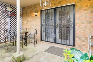 Outdoor dining - Easy ATL Access: Suburban Home Base w/ Patio (Decatur)
