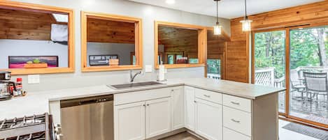 Fridge, microwave, stovetop, dishwasher
