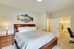 1 bedroom, desk, iron/ironing board, WiFi - 3 Mi to Lake Havasu: Condo w/ Mountain & Lake View (Lake Havasu City)