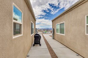 Terrace/patio - 3 Mi to Lake Havasu: Condo w/ Mountain & Lake View (Lake Havasu City)