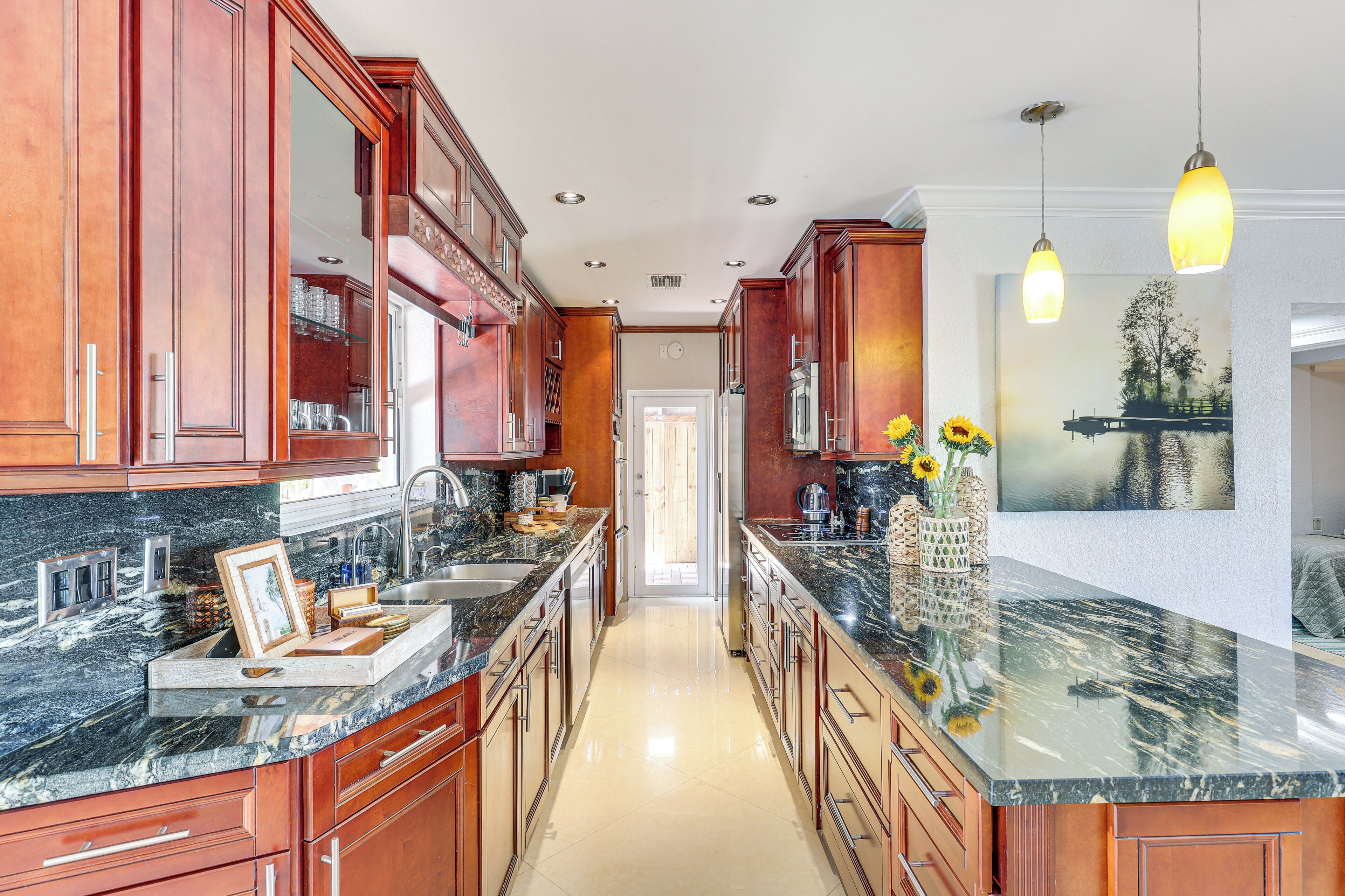 Fridge, microwave, stovetop, dishwasher