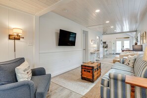 TV - Dock, Deck & Fire Pit! Chautauqua Lake Retreat (Ashville)