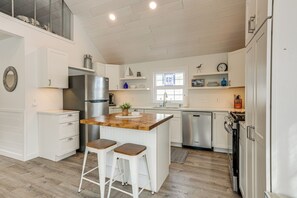 Fridge, microwave, stovetop, dishwasher - Dock, Deck & Fire Pit! Chautauqua Lake Retreat (Ashville)