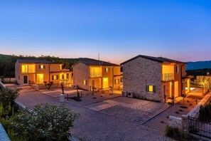 المنشأة من الخارج