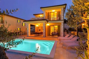 Beheizter Pool