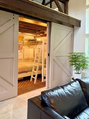 2 Schlafzimmer, Schreibtisch, Bügeleisen/Bügelbrett, Internetzugang