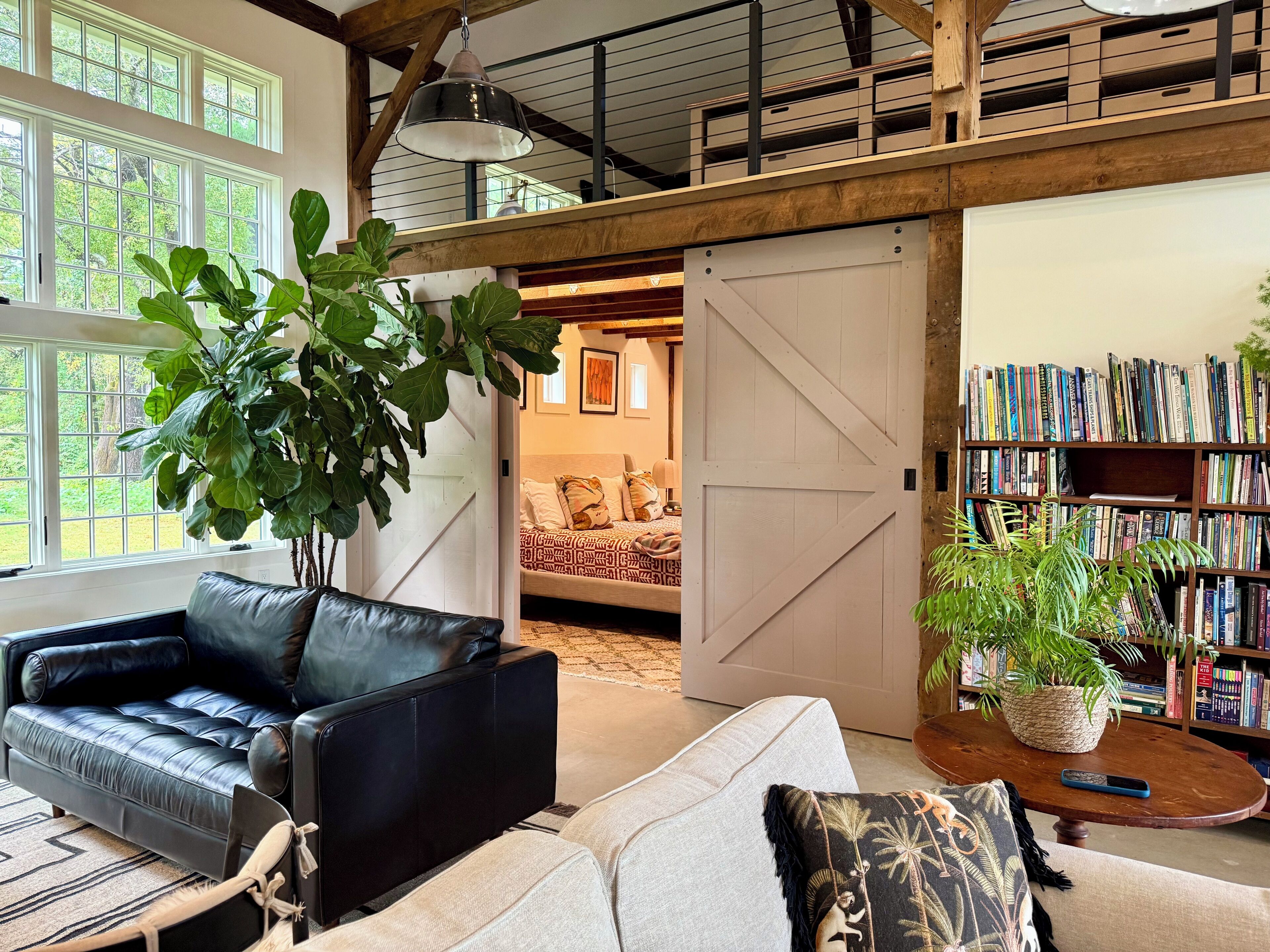 TV connectée, livres, médiathèque, chaîne hi-fi