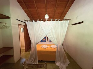 6 habitaciones, tabla de planchar con plancha, wifi y ropa de cama 