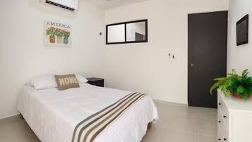 2 habitaciones, tabla de planchar con plancha, wifi y ropa de cama