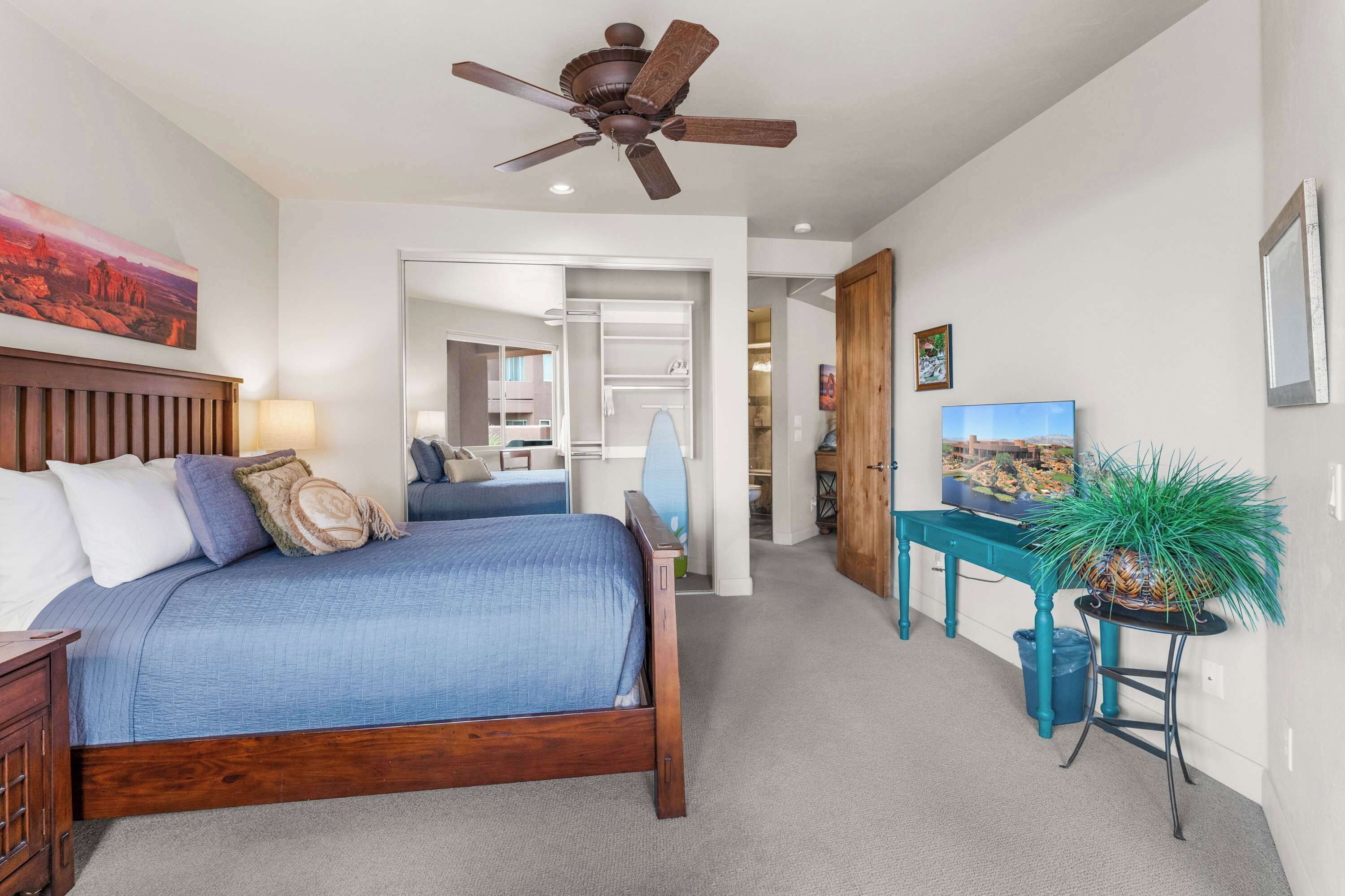 2 bedrooms, individually decorated, individually furnished, desk