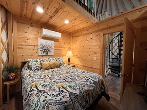 1 bedroom, free WiFi, bed sheets - New! YURTime by Buffalo Mountain Getaway (Floyd)