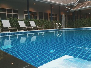 Pool - Blue Bed Hotel (Chanthaburi)