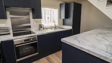 Cookware/dishes/utensils