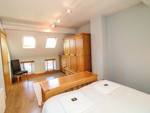 3 bedrooms, individually decorated, individually furnished, free WiFi - 6 Brook Court (Derby)