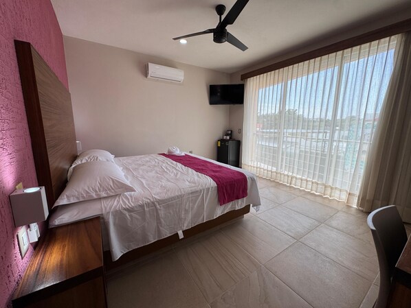 Comfort Double Room, Balcony | Desk, free WiFi - Hotel Aeropuerto Express  (Santa María Huatulco)